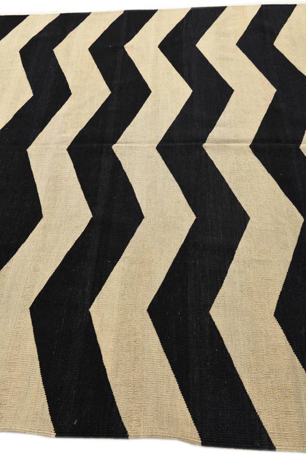 Detail image of 6' 10 x 9' 8 Hand Woven Kilim Modern Wool Rug