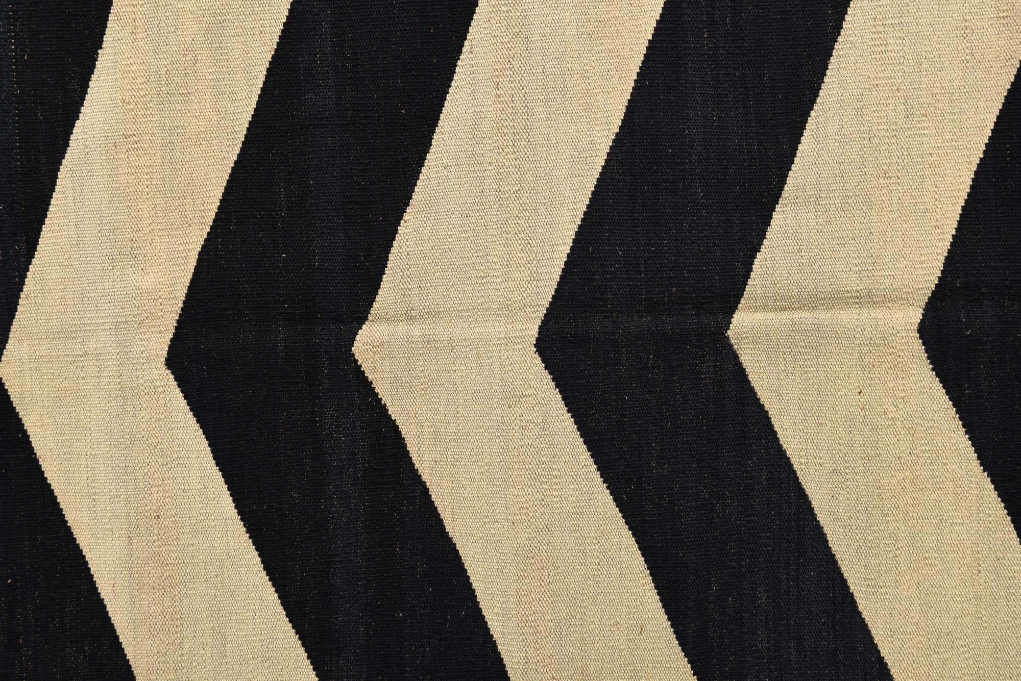 6' 10 x 9' 8 Hand Woven Kilim Modern Wool Rug