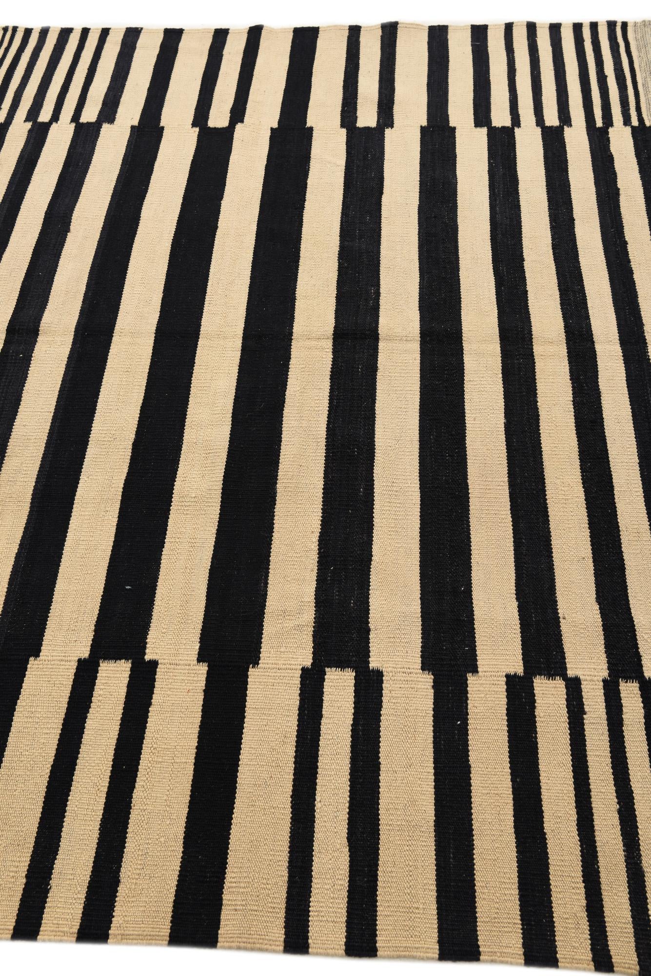 5' 5 x 7' 11 Hand Woven Kilim Modern Wool Rug