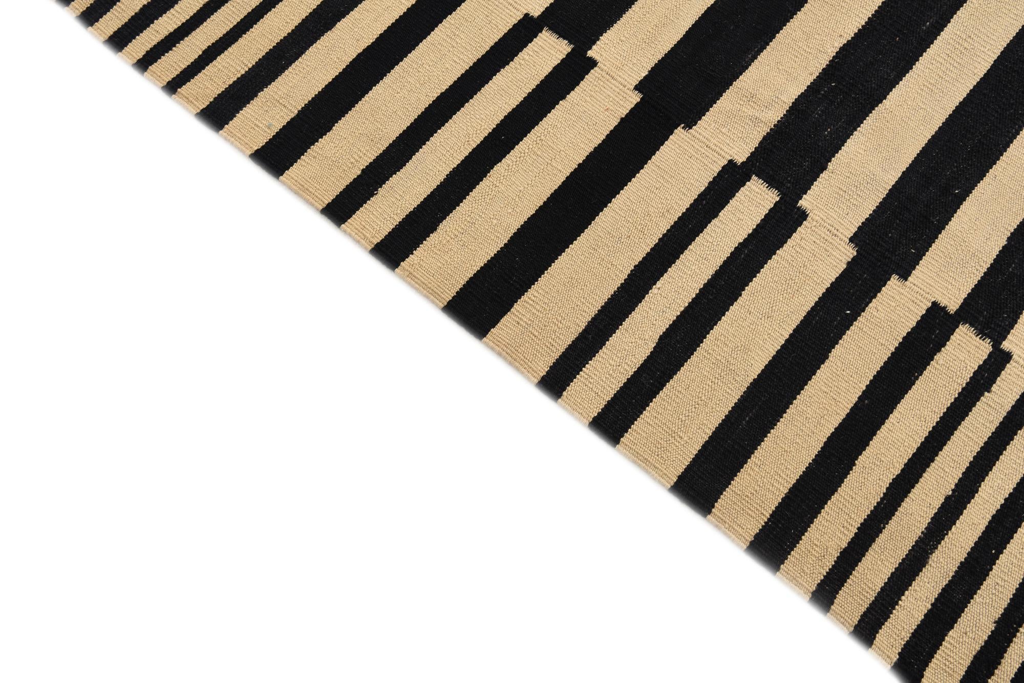 5' 5 x 7' 11 Hand Woven Kilim Modern Wool Rug