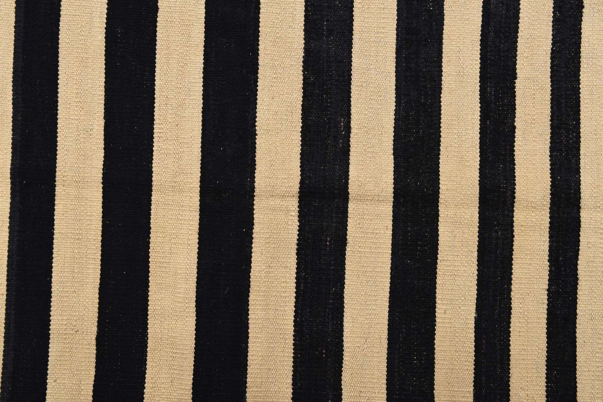 5' 5 x 7' 11 Hand Woven Kilim Modern Wool Rug