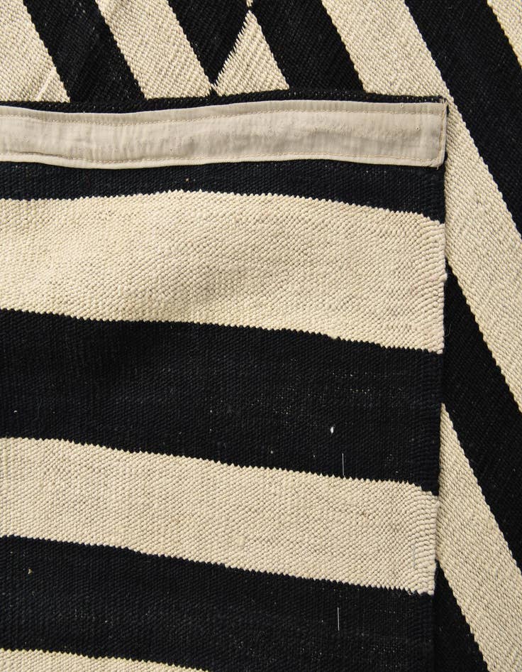 Detail image of 8' 3 x 9' 7  Hand Woven Kilim Modern Wool Rug