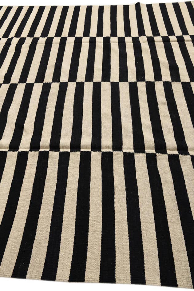 Detail image of 8' 3 x 9' 10 Hand Woven Kilim Modern Wool Rug