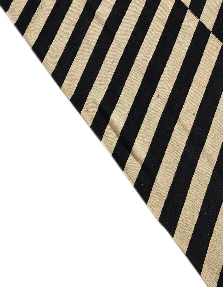 Detail image of 6' 9 x 9' 8  Hand Woven Kilim Modern Wool Rug