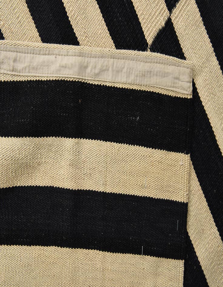 Detail image of 6' 9 x 9' 8  Hand Woven Kilim Modern Wool Rug