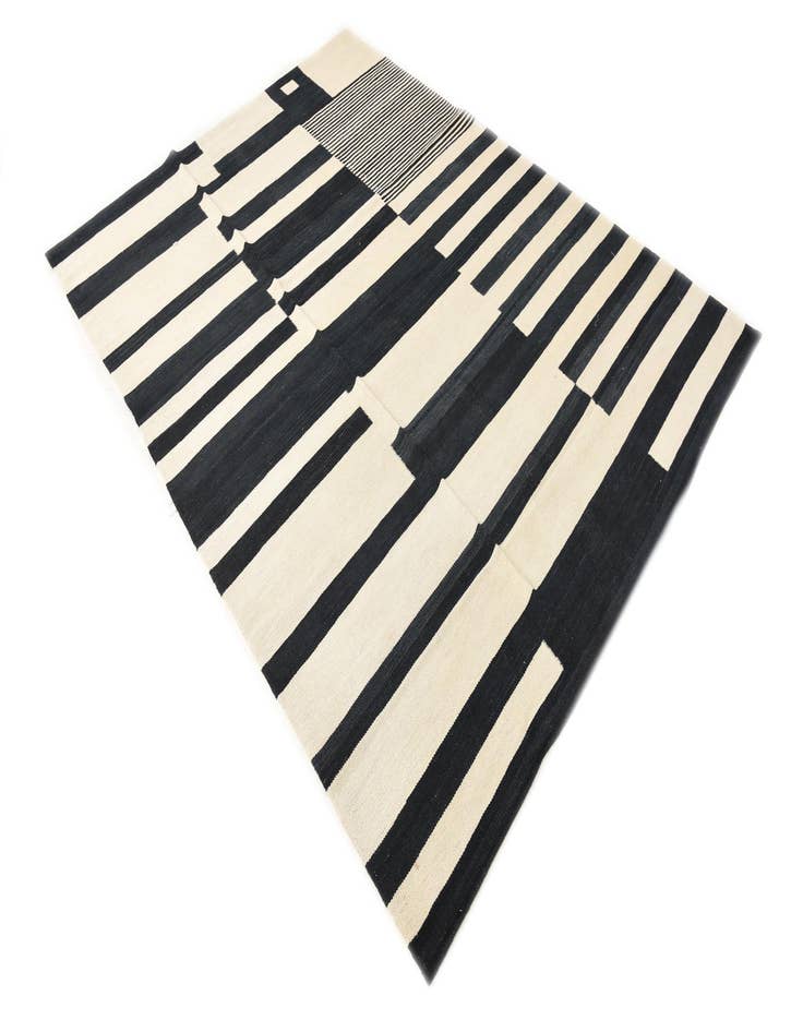 Detail image of 5' 9 x 7' 9  Hand Woven Kilim Modern Wool Rug