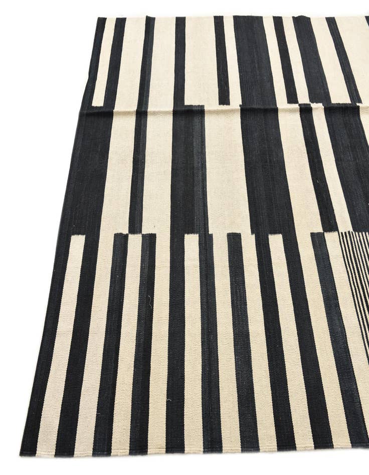 Detail image of 5' 9 x 7' 9  Hand Woven Kilim Modern Wool Rug