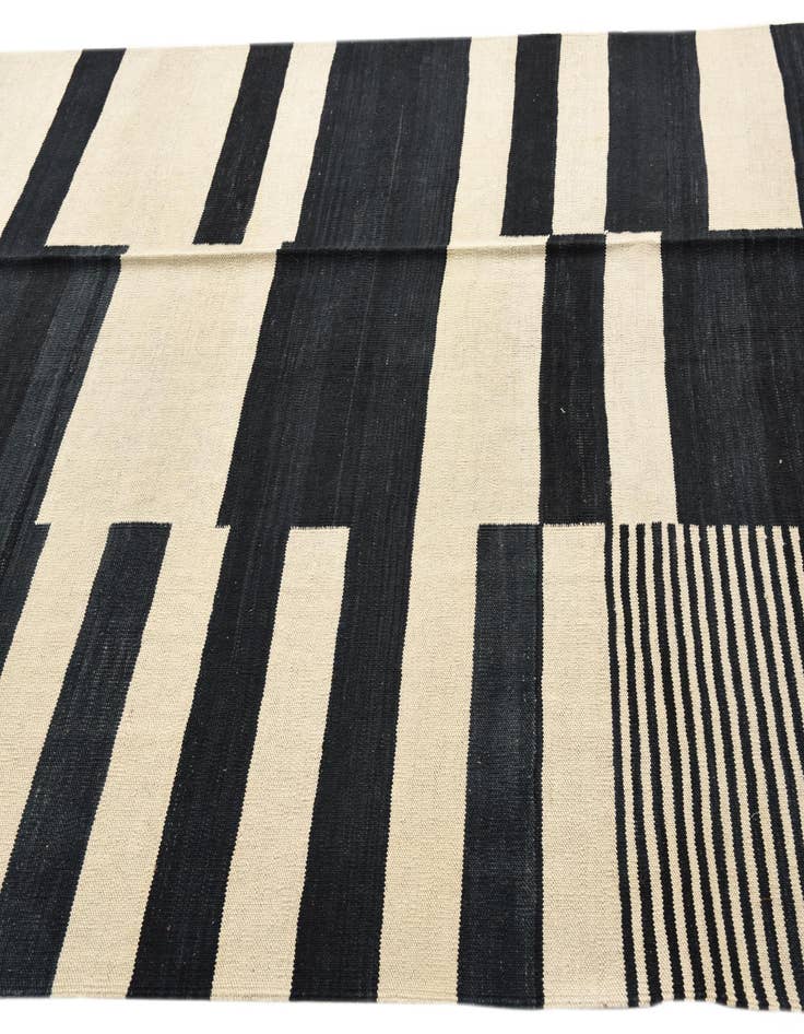 Detail image of 5' 9 x 7' 9  Hand Woven Kilim Modern Wool Rug