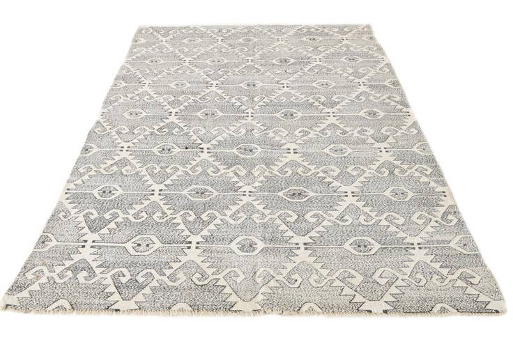 Detail image of 5' 7 x 7' 10 Hand Woven Kilim Modern Wool Rug