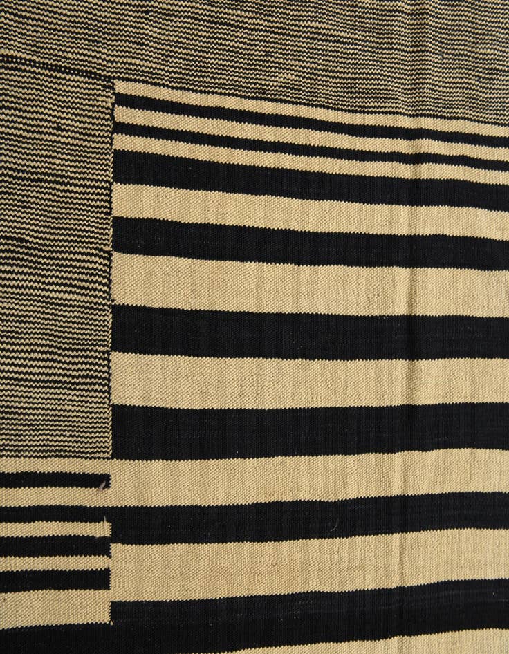 Detail image of 6' 6 x 9' 7  Hand Woven Kilim Modern Wool Rug