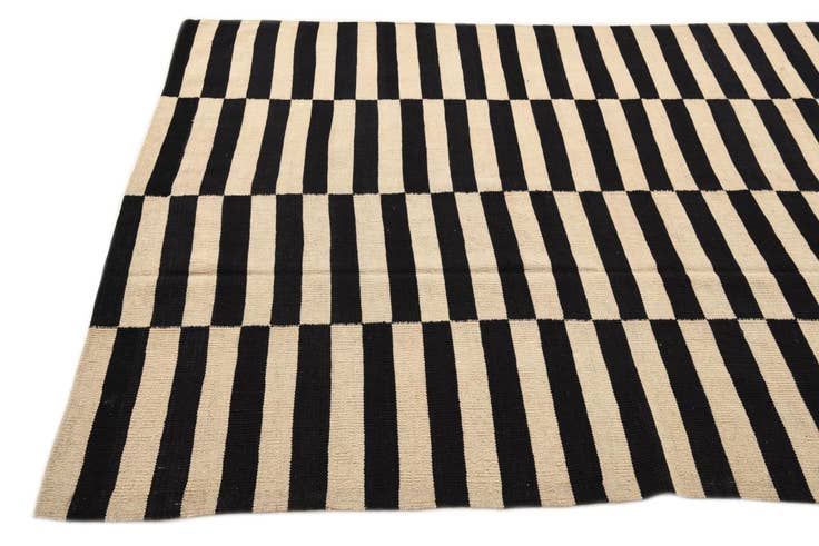 Detail image of 5' 7 x 7' 10 Hand Woven Kilim Modern Wool Rug