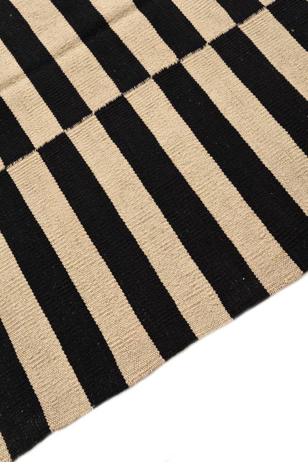 Detail image of 5' 7 x 7' 10 Hand Woven Kilim Modern Wool Rug