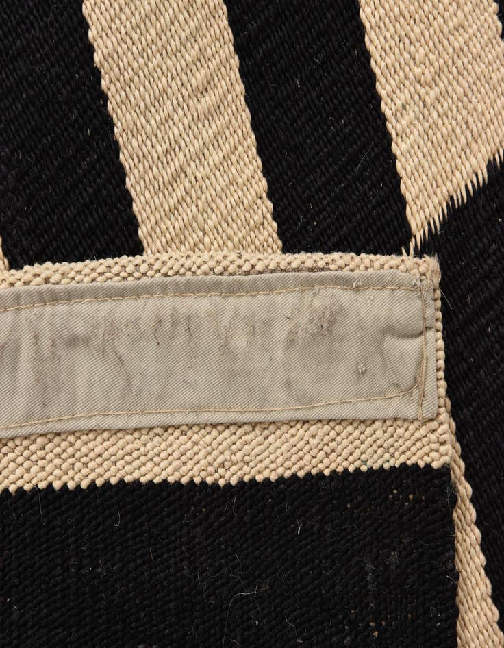 Detail image of 5' 7 x 7' 10  Hand Woven Kilim Modern Wool Rug