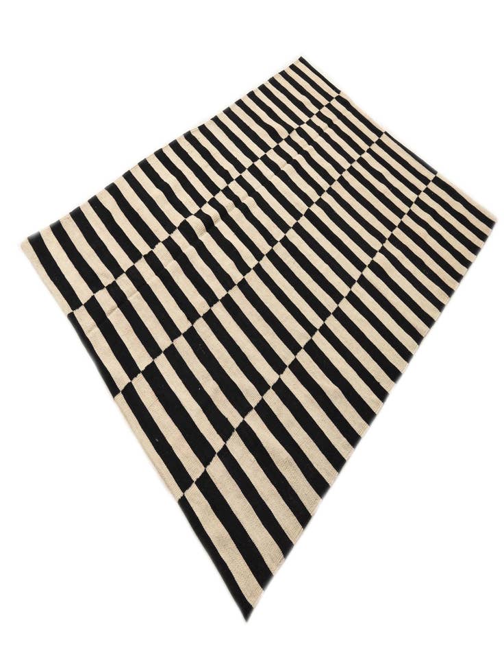 Detail image of 5' 5 x 7' 9  Hand Woven Kilim Modern Wool Rug