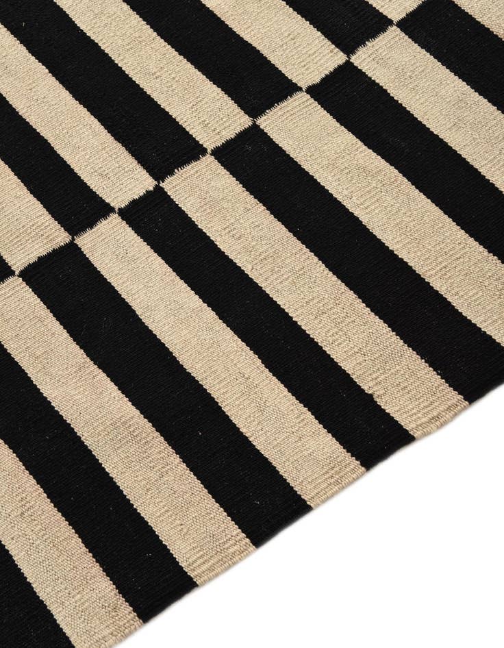 Detail image of 5' 5 x 7' 9  Hand Woven Kilim Modern Wool Rug