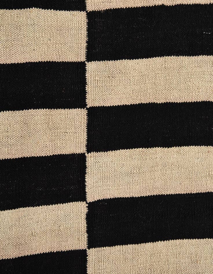 Detail image of 5' 5 x 7' 9  Hand Woven Kilim Modern Wool Rug