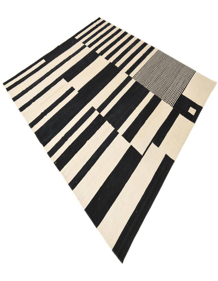 Detail image of 8' 6 x 9' 9  Hand Woven Kilim Modern Wool Rug