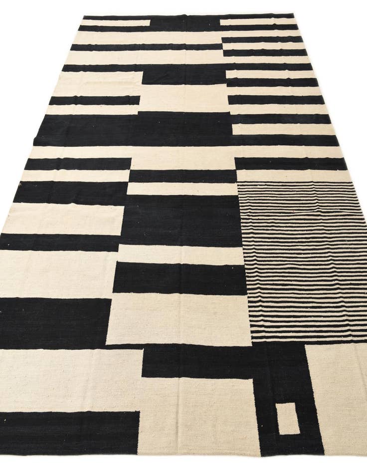 Detail image of 8' 6 x 9' 9  Hand Woven Kilim Modern Wool Rug