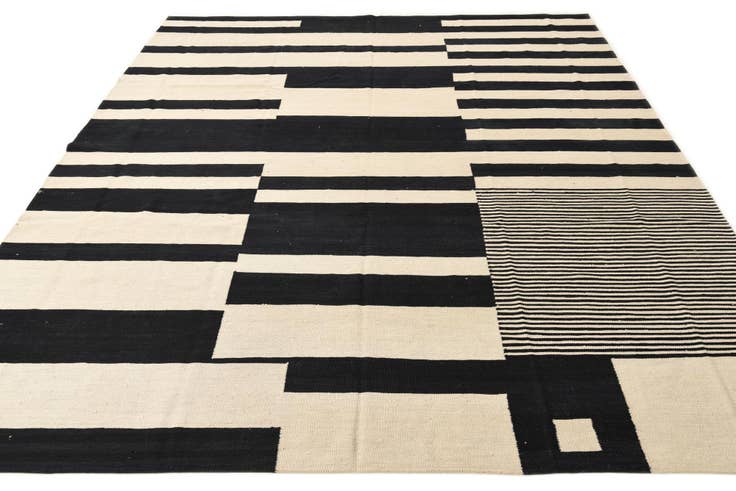 Detail image of 8' 6 x 9' 9 Hand Woven Kilim Modern Wool Rug