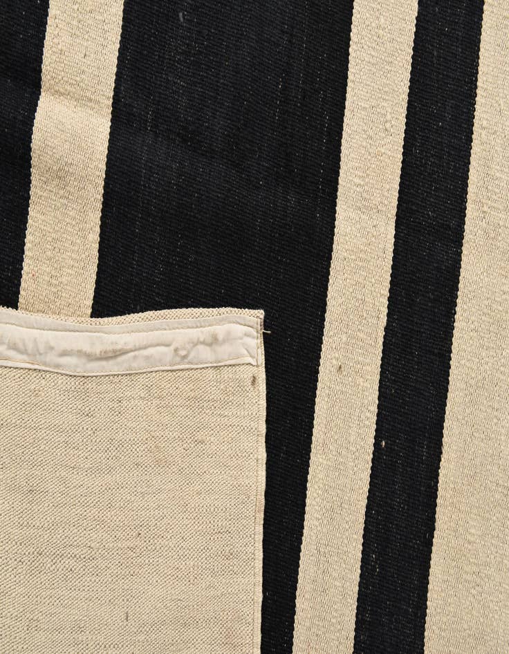 Detail image of 8' 6 x 9' 9  Hand Woven Kilim Modern Wool Rug