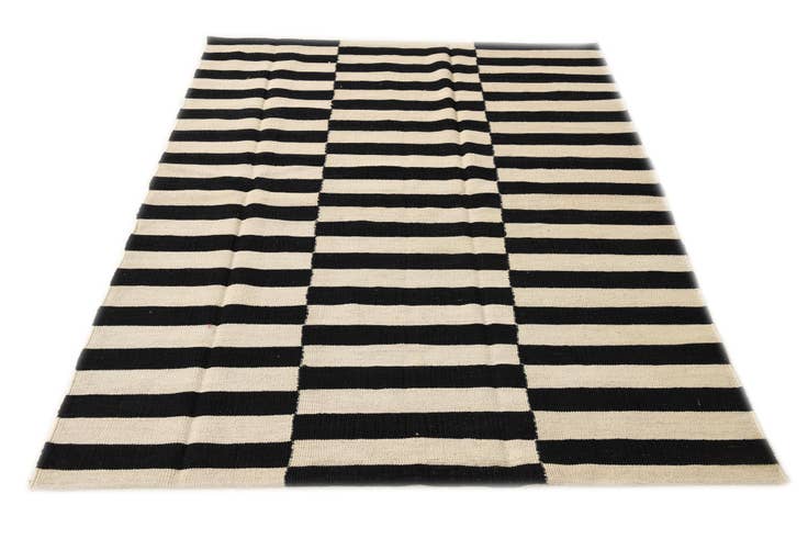 Detail image of 4' 4 x 5' 11 Hand Woven Kilim Modern Wool Rug