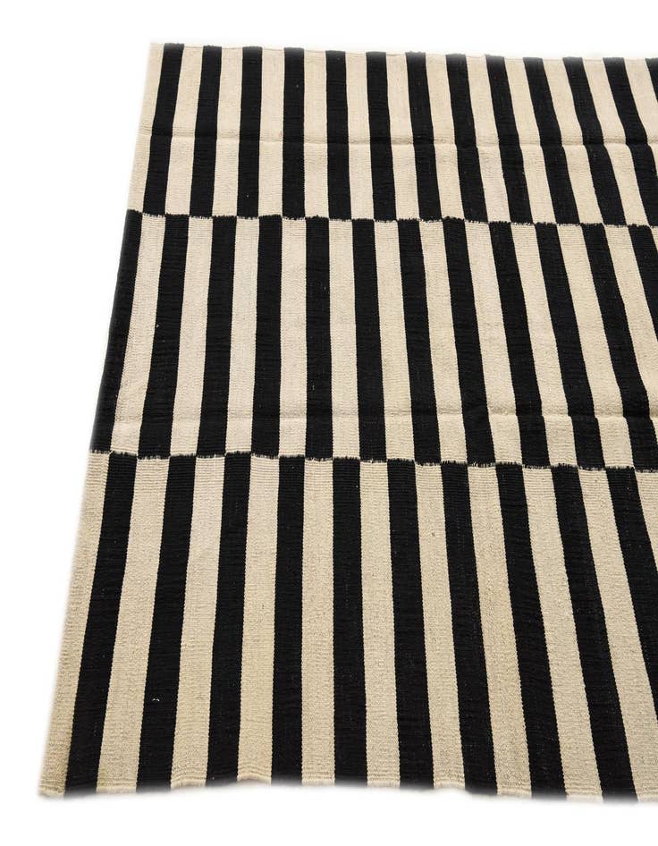 Detail image of 4' 4 x 5' 11  Hand Woven Kilim Modern Wool Rug