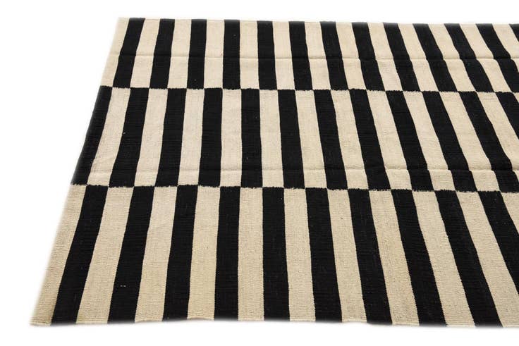 Detail image of 4' 4 x 5' 11 Hand Woven Kilim Modern Wool Rug