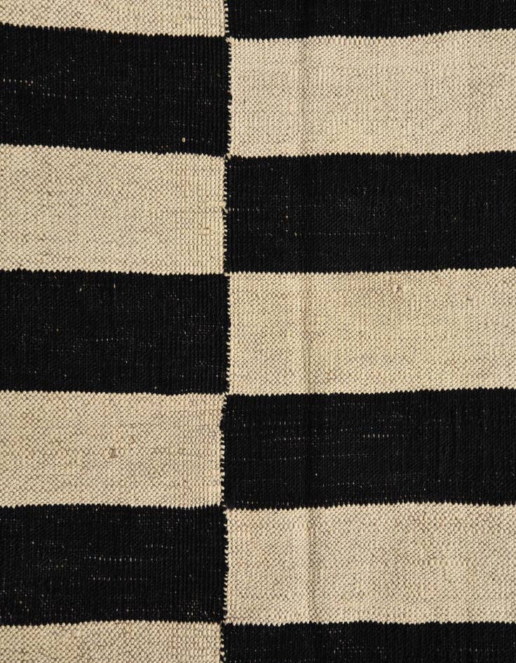 Detail image of 4' 4 x 5' 11  Hand Woven Kilim Modern Wool Rug