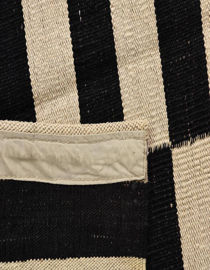 Detail image of 4' 4 x 5' 11  Hand Woven Kilim Modern Wool Rug