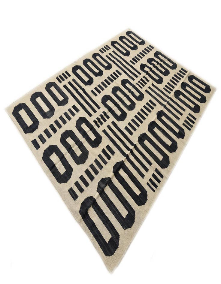 Detail image of 5' 9 x 7' 10  Hand Woven Kilim Modern Wool Rug