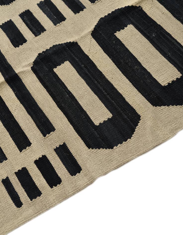 Detail image of 5' 9 x 7' 10  Hand Woven Kilim Modern Wool Rug