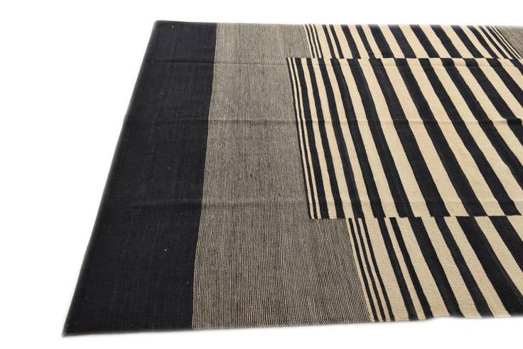 Detail image of 6' 10 x 9' 8 Hand Woven Kilim Modern Wool Rug