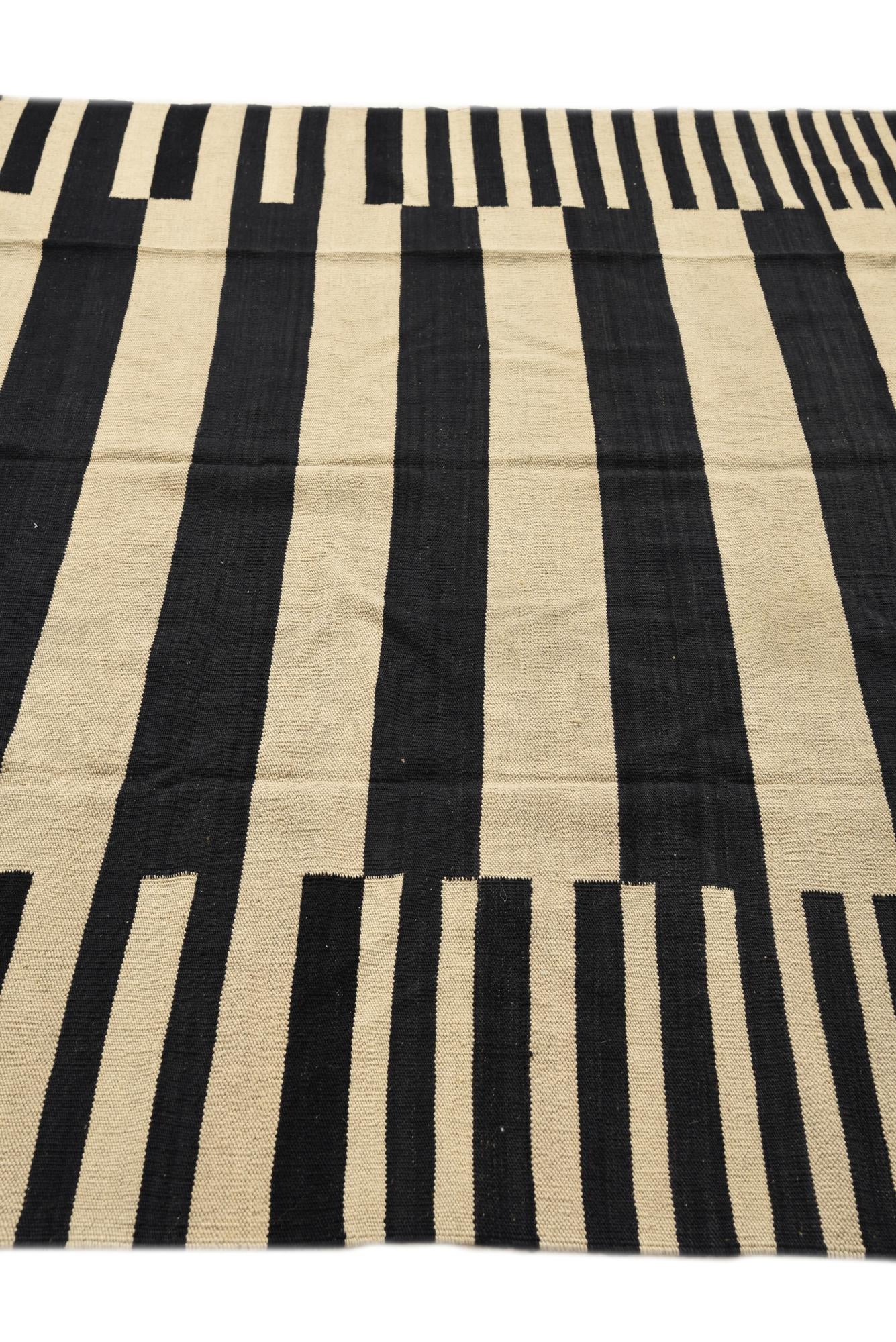 6' 8 x 9' 10 Hand Woven Kilim Modern Wool Rug