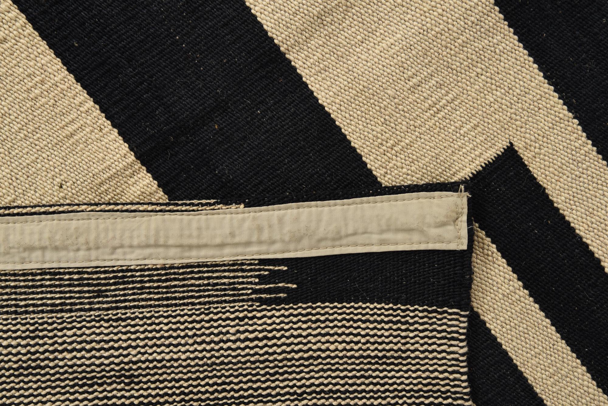 6' 8 x 9' 10 Hand Woven Kilim Modern Wool Rug