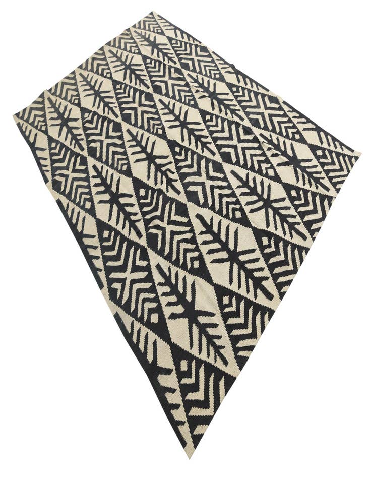 Detail image of 6' x 8' 6 Hand Woven Kilim Modern Wool Rug