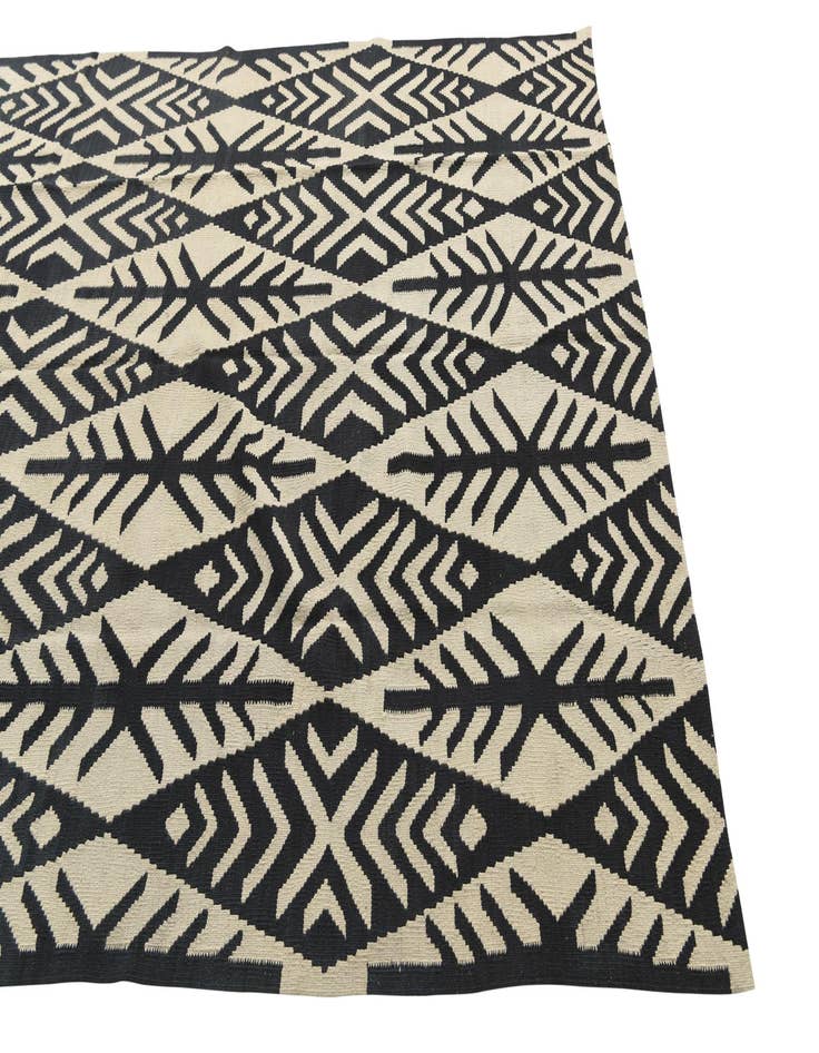 Detail image of 6' x 8' 6 Hand Woven Kilim Modern Wool Rug
