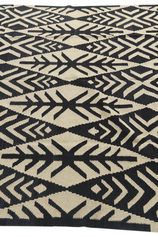 Detail image of 6' x 8' 6 Hand Woven Kilim Modern Wool Rug