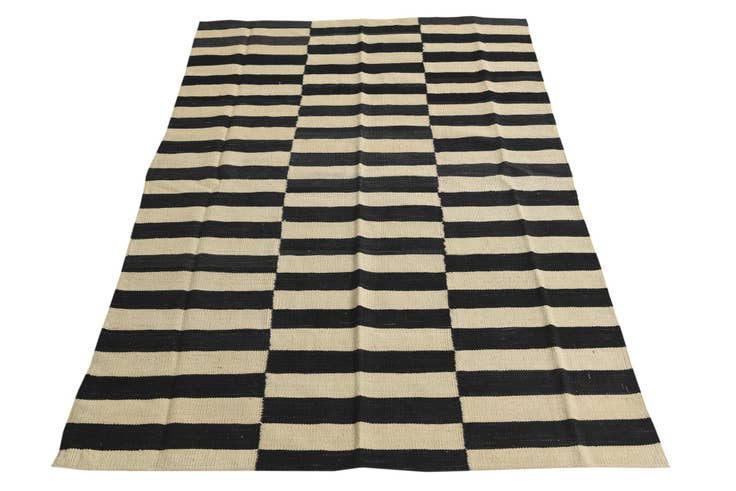 Detail image of 4' 3 x 6' Hand Woven Kilim Modern Wool Rug