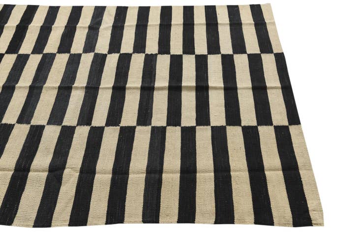 Detail image of 4' 3 x 6' Hand Woven Kilim Modern Wool Rug