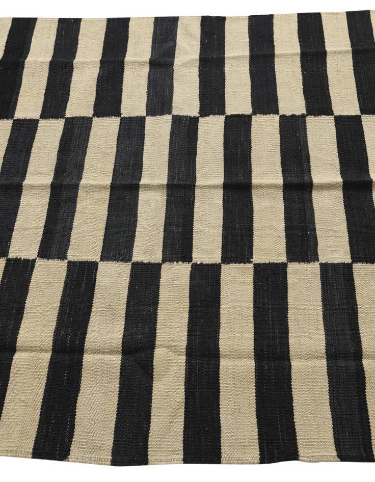 Detail image of 4' 3 x 6'  Hand Woven Kilim Modern Wool Rug