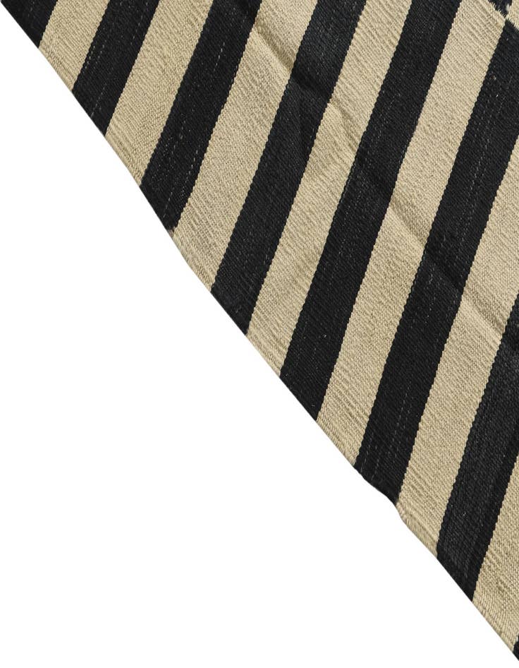 Detail image of 4' 3 x 6'  Hand Woven Kilim Modern Wool Rug