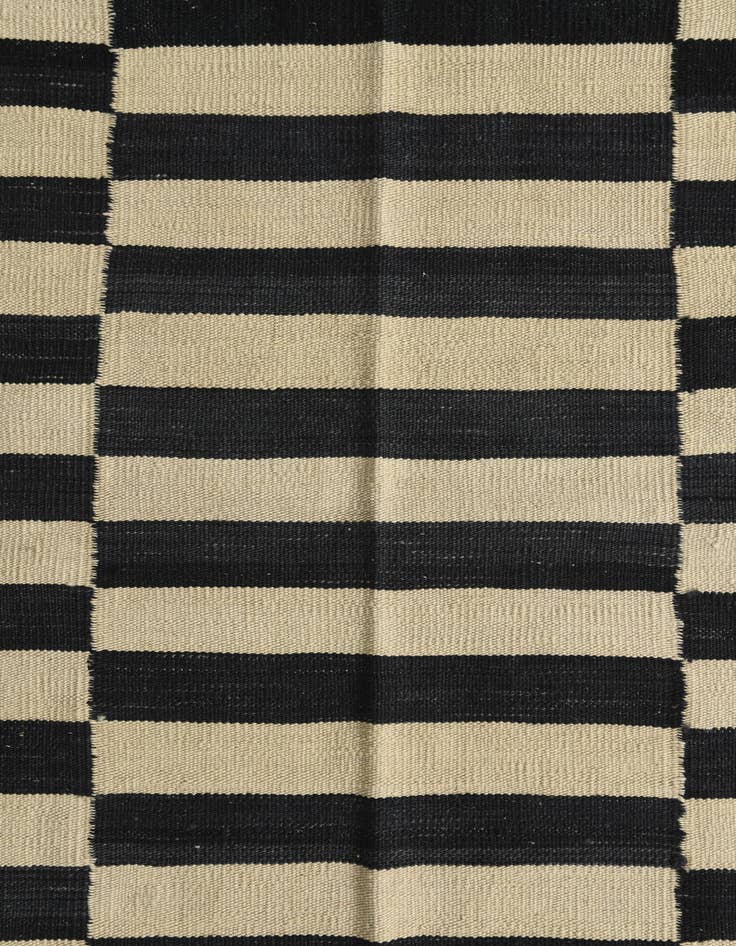 Detail image of 4' 3 x 6'  Hand Woven Kilim Modern Wool Rug