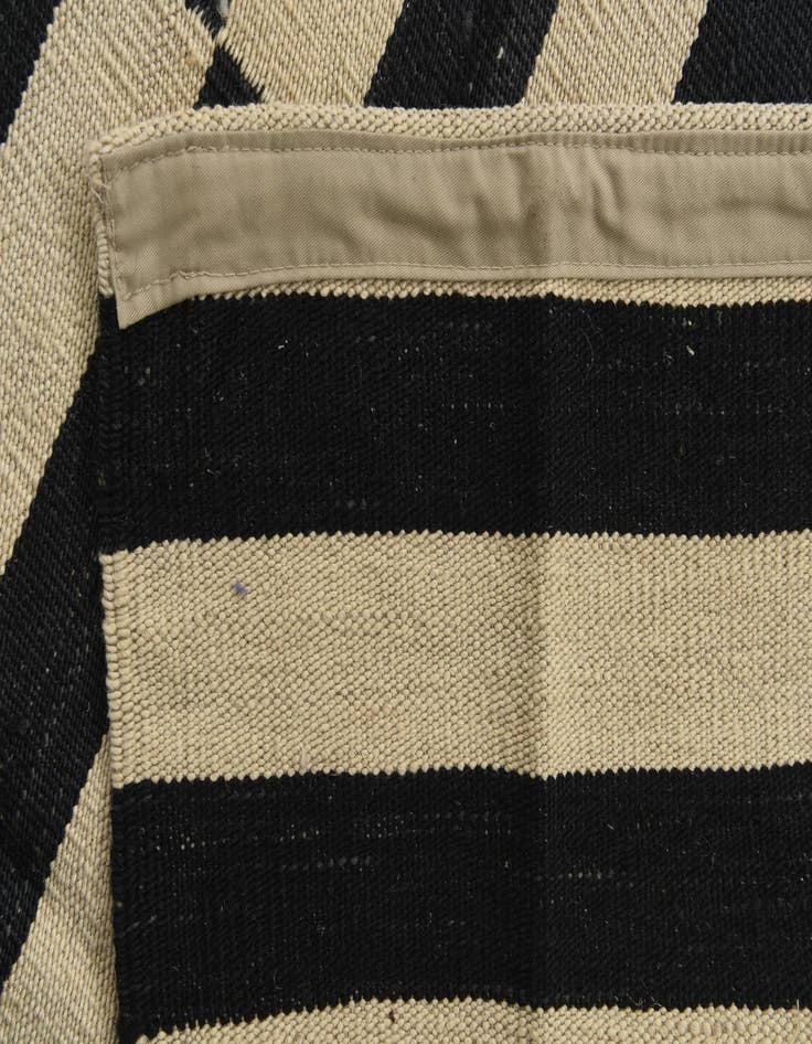 Detail image of 4' 3 x 6'  Hand Woven Kilim Modern Wool Rug