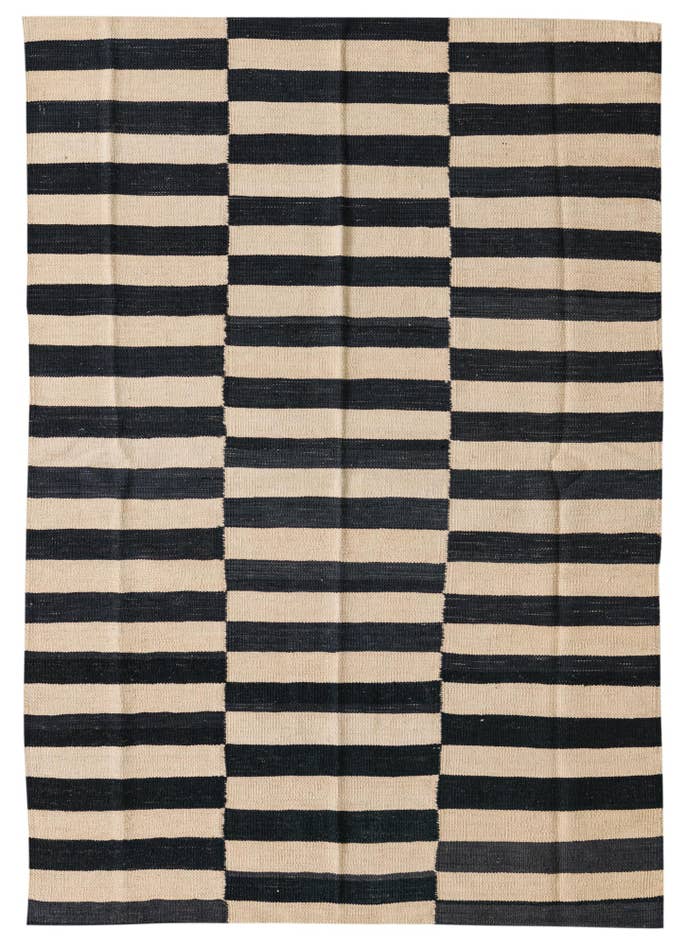 Detail image of 4' 3 x 6' Hand Woven Kilim Modern Wool Rug