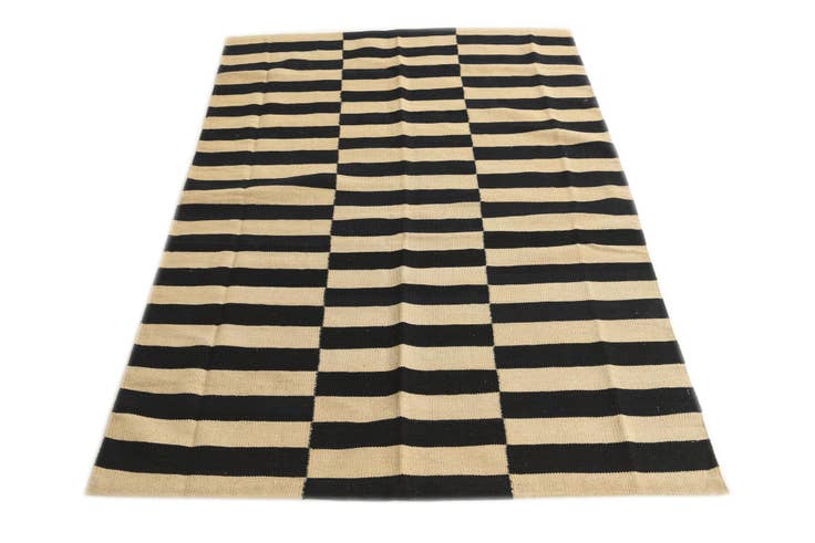 Detail image of 4' 1 x 5' 10 Hand Woven Kilim Modern Wool Rug