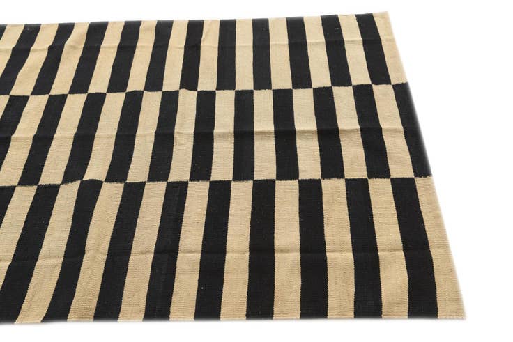 Detail image of 4' 1 x 5' 10 Hand Woven Kilim Modern Wool Rug