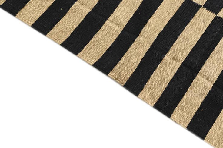 Detail image of 4' 1 x 5' 10 Hand Woven Kilim Modern Wool Rug