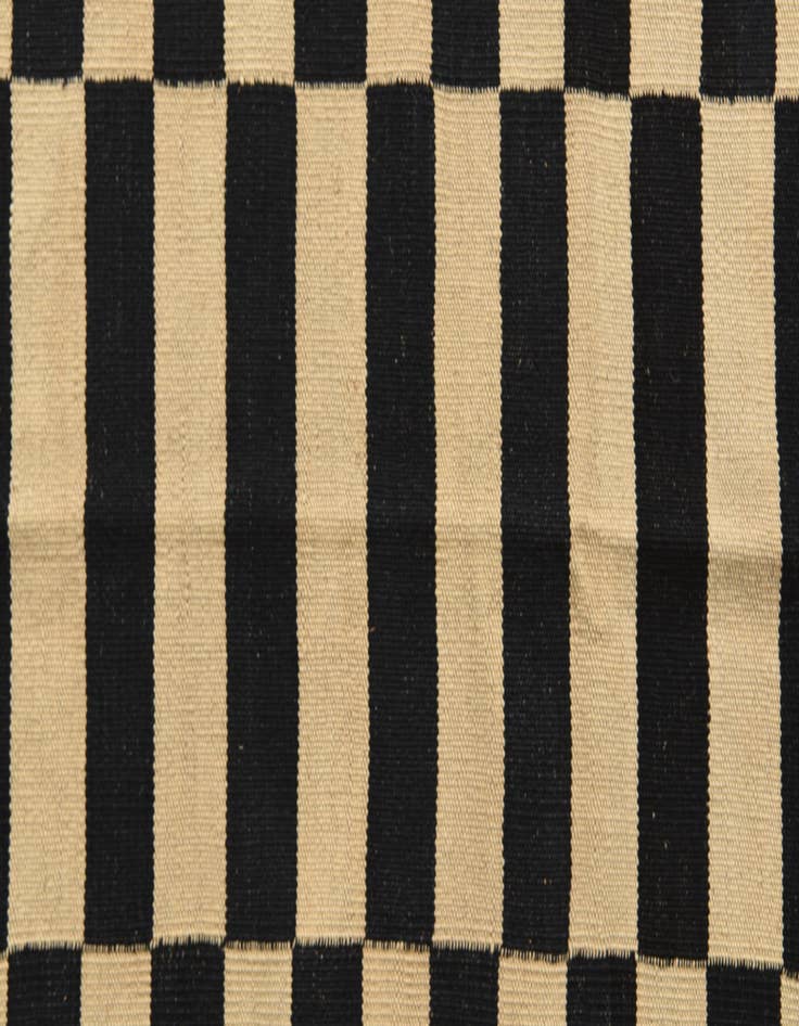 Detail image of 4' 1 x 5' 10  Hand Woven Kilim Modern Wool Rug