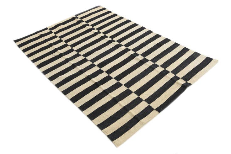 Detail image of 4' 2 x 5' 9 Hand Woven Kilim Modern Wool Rug