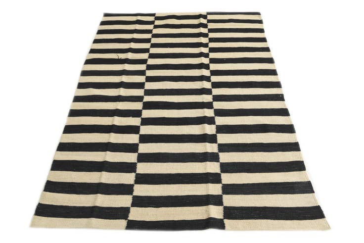 Detail image of 4' 2 x 5' 9 Hand Woven Kilim Modern Wool Rug